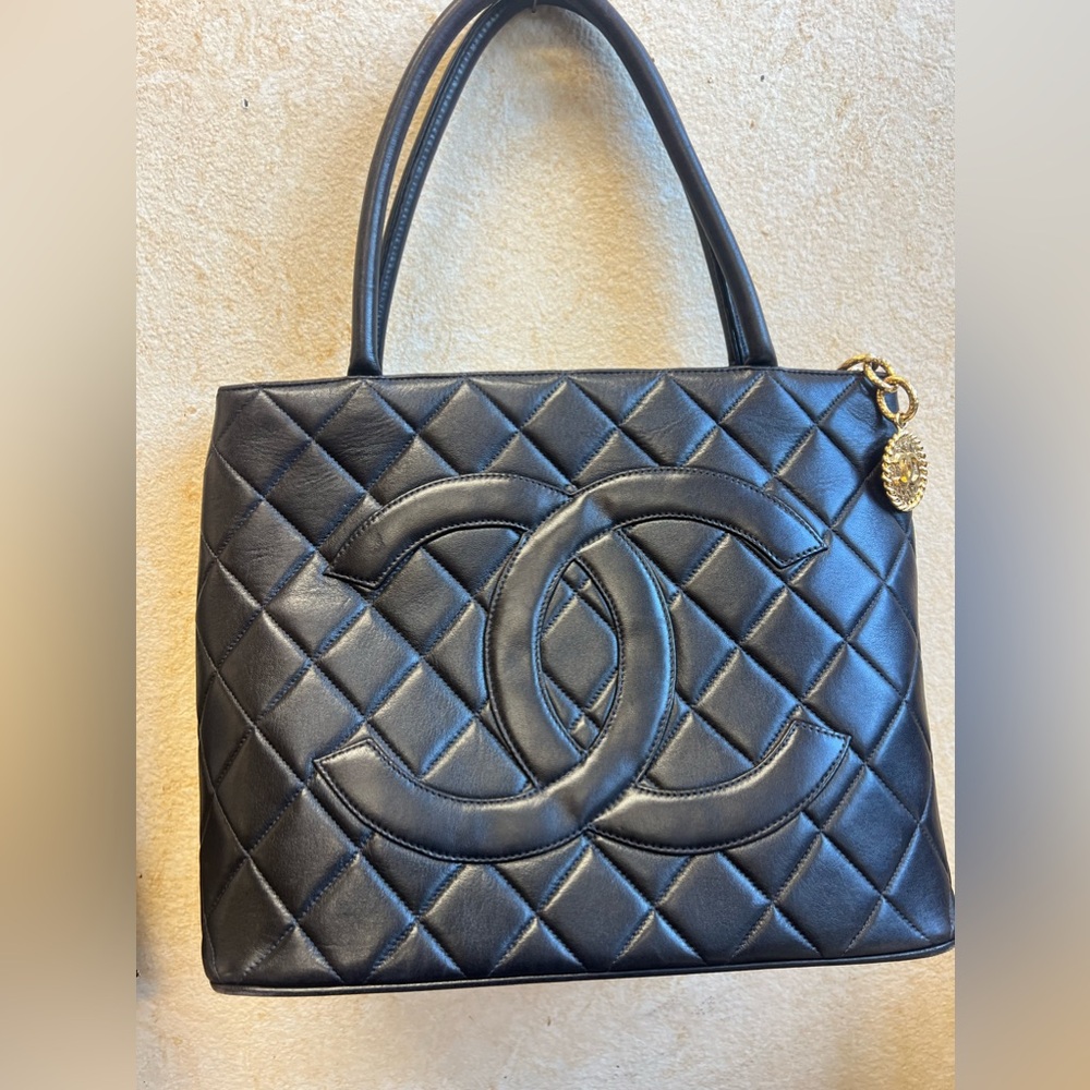 Chanel tote medallion bag